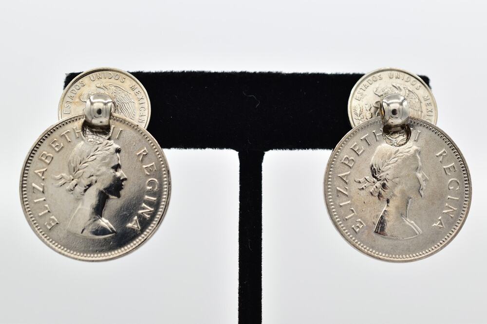 Vintage Elizabeth Coin Dangle Screw Back Earrings Chunky Silver Tone 1980s BinBF
